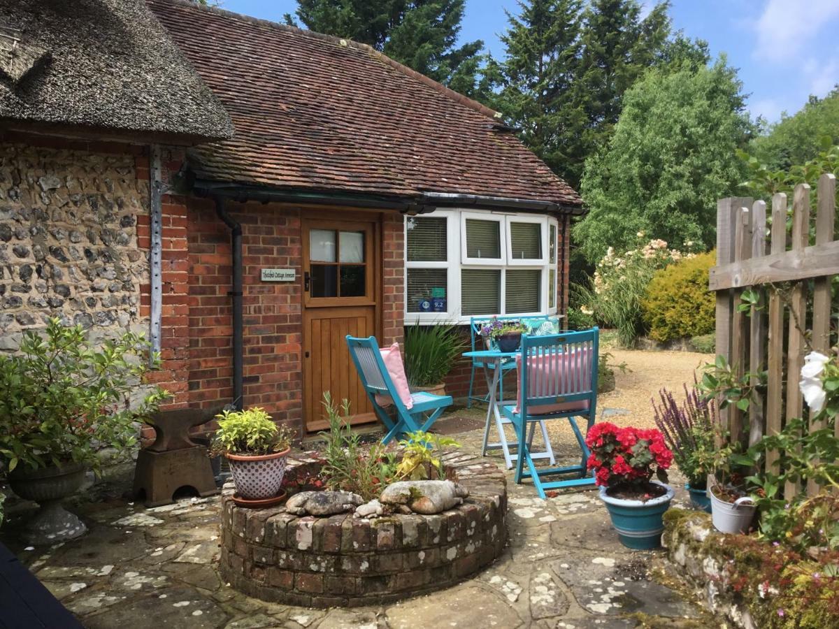 Thatched Cottage Pulborough Exterior foto